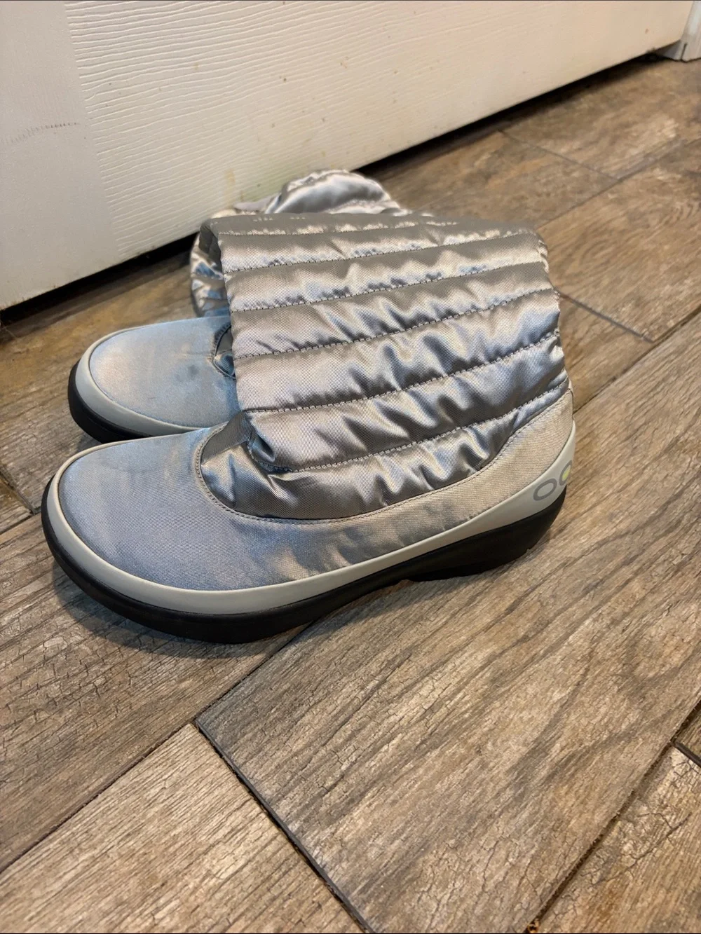 Oofos Oomg tall Women's Silver Quilted Winter Boots size 9